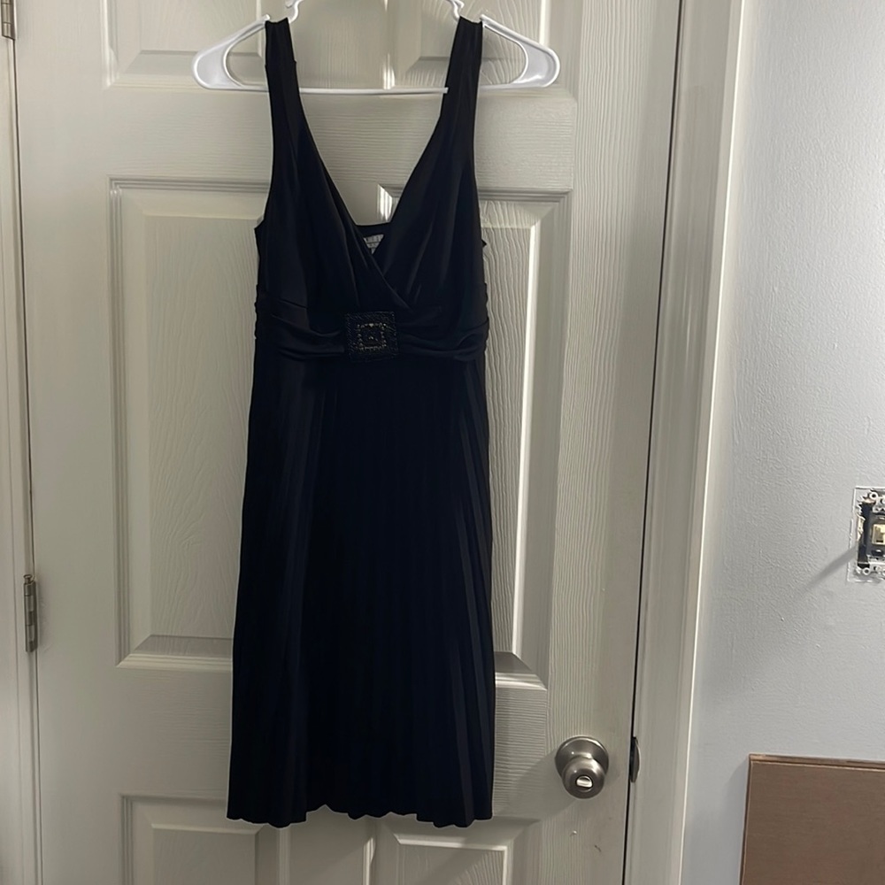 Enfocus Studio women's pleated sleeveless dress with beaded center accent, S/10P